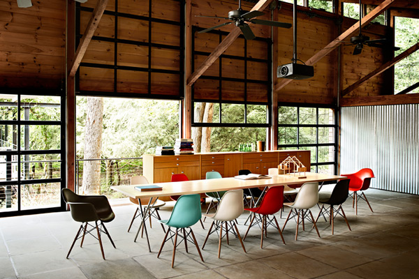 Meeting_Nelson-X-leg-table_Eames-Molded-Plastic-Chairs