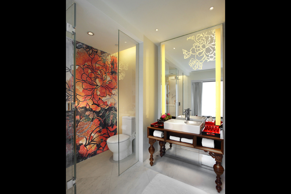 Mira-Moon_New-Moon-Bathroom_600x400