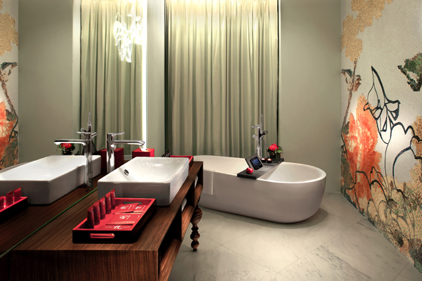 Mira-Moon_New-Moon-Twin-Bathroom_600x400