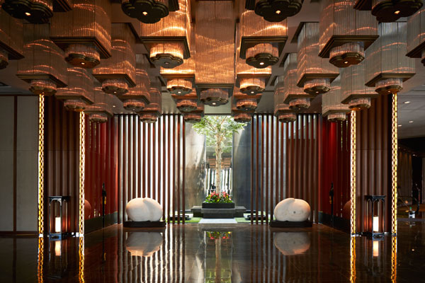 Group-Check-In-Lobby-Courtyard