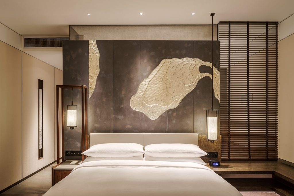LTW_JWMarriottQufu_Guestroom_cSeth-Powers