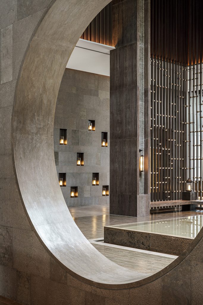 LTW_JWMarriottQufu_Lobby_MoonGate_cSeth-Powers