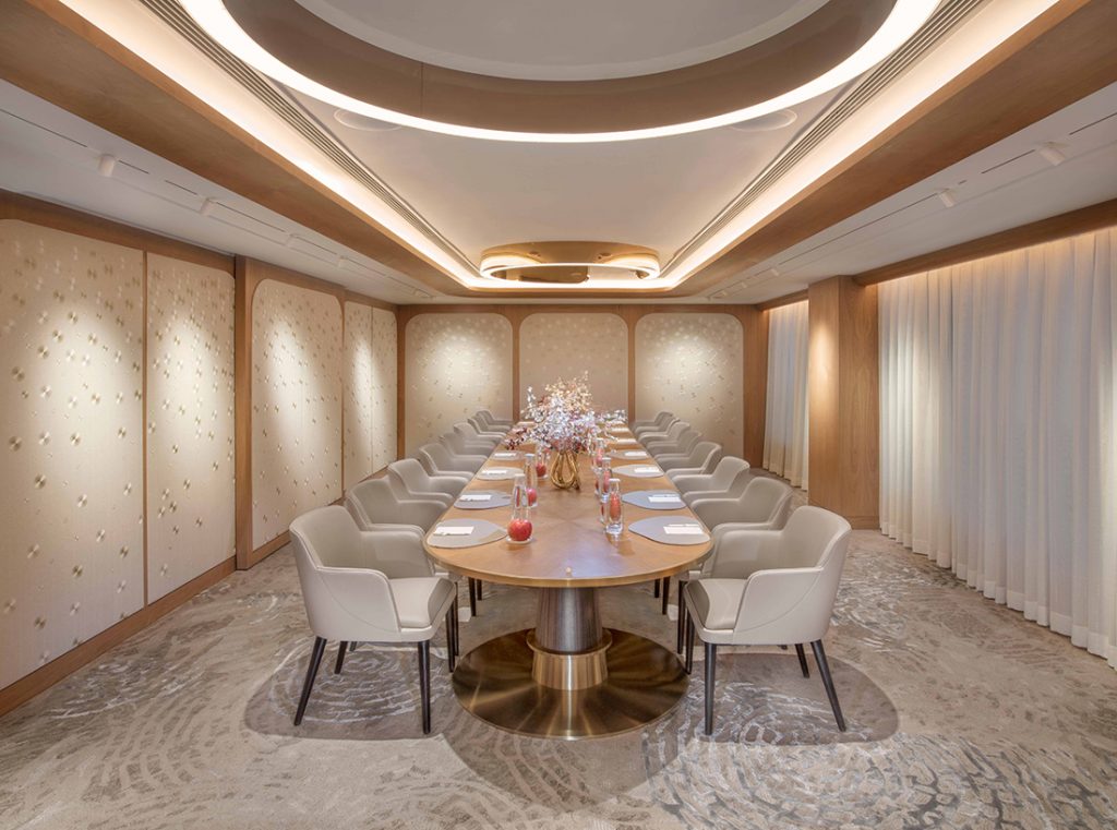 Private-Room-by-Amber-Meeting-Setting