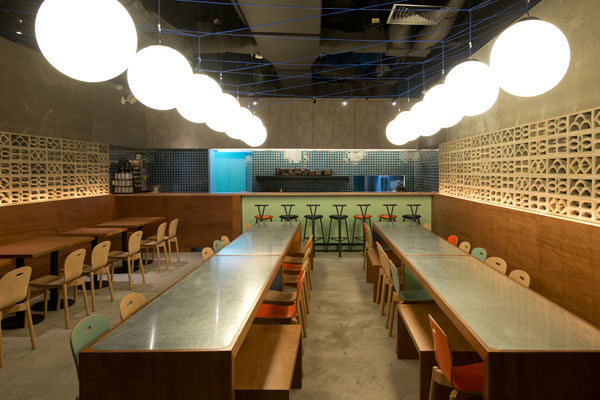 standing-sushi-bar-1