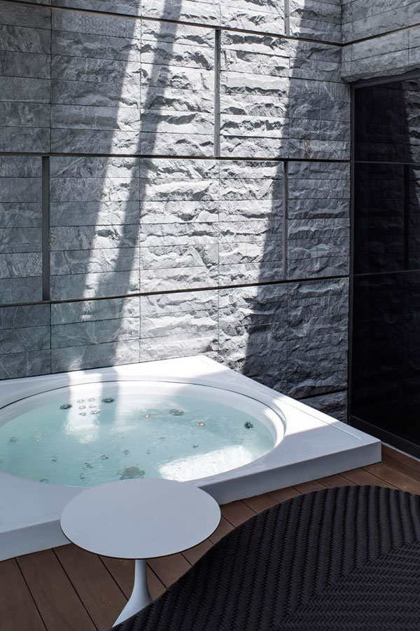 The-Presidential-Villa-comes-with-an-outdoor-Jacuzzi