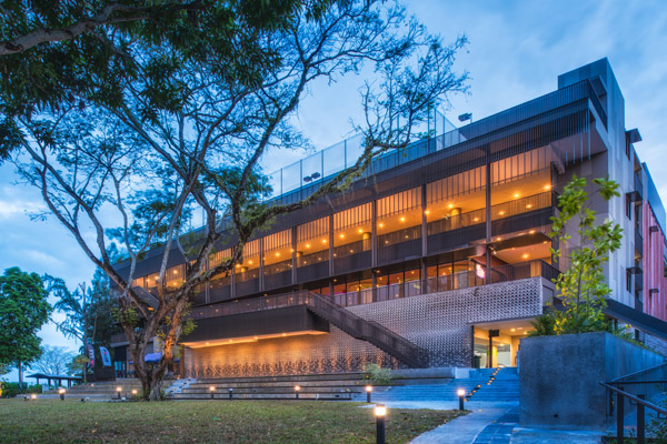 01-Lush-green-spaces-are-designed-around-existing-mature-raintrees,-imbuing-the-recreational-complex-with-a-sense-of-tranquility