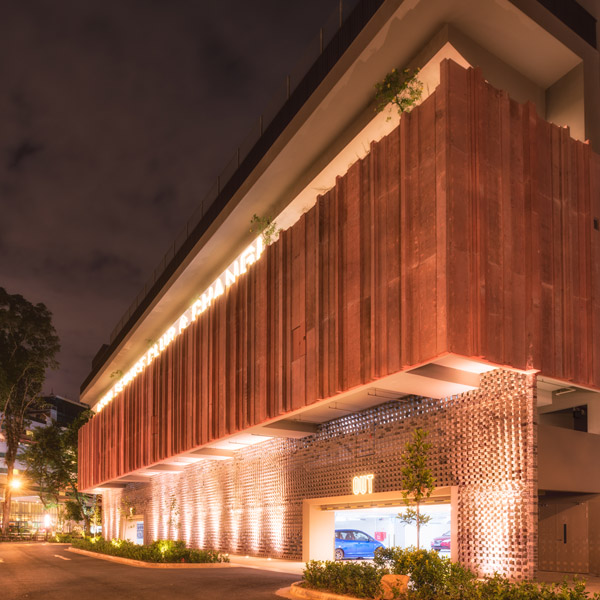 02-Existing-1-storey-Changi-Coast-shoreline-site-was-extended-to-include-new-recreational-facilities-like-bowling-alleys,-chalets-and-restaurants