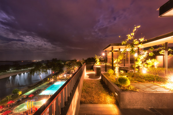 15-The-roof-pavilions-of-the-chalet---Night-view