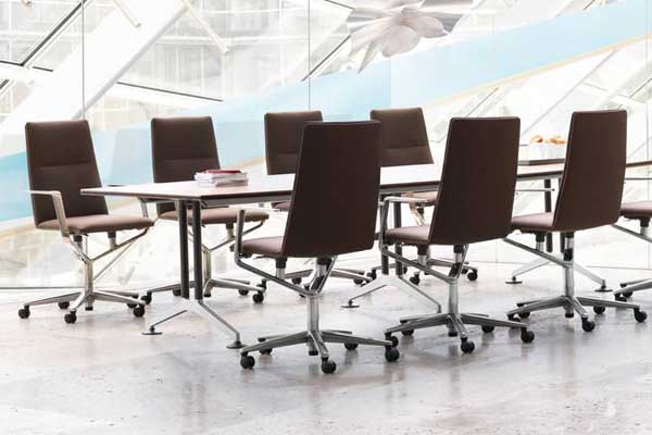 Sola-Chair-and-Logon-Table