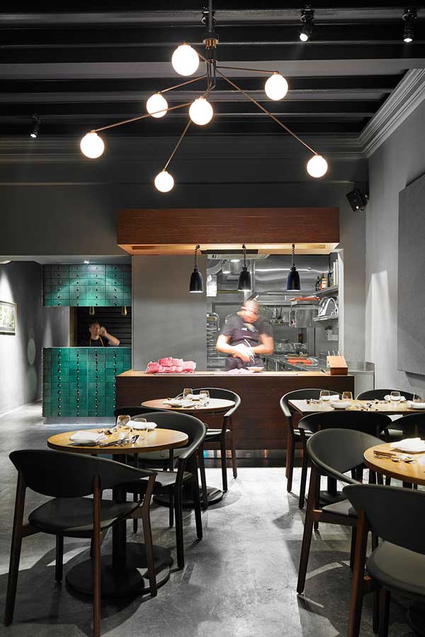 CURE_Interior07