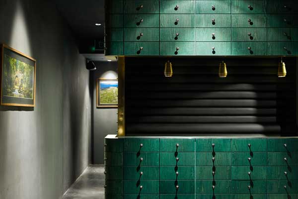 CURE_Interior09