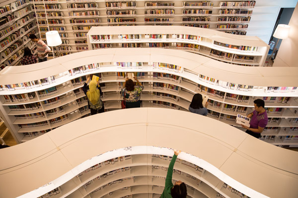 Curvilinear-shelves-3