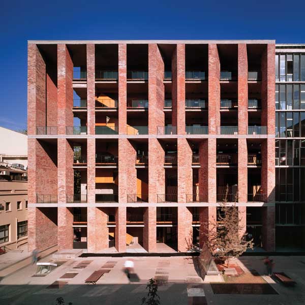 Alejandro-Aravena-Medical-School-01