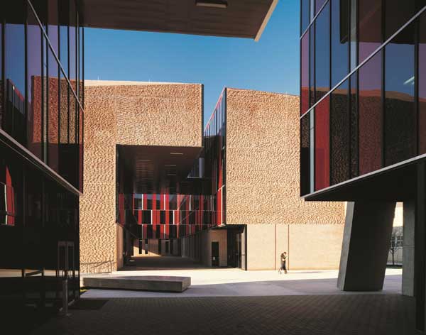 Alejandro-Aravena-St-Edwards-University-01