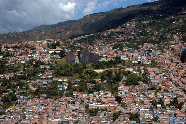 13_Panoramic-view-of-Santo-Domingo-and-the-Spanish-Library-ParkMunicipality-of-Medelln