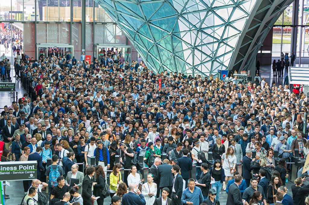salone-del-mobile-milan-crowd