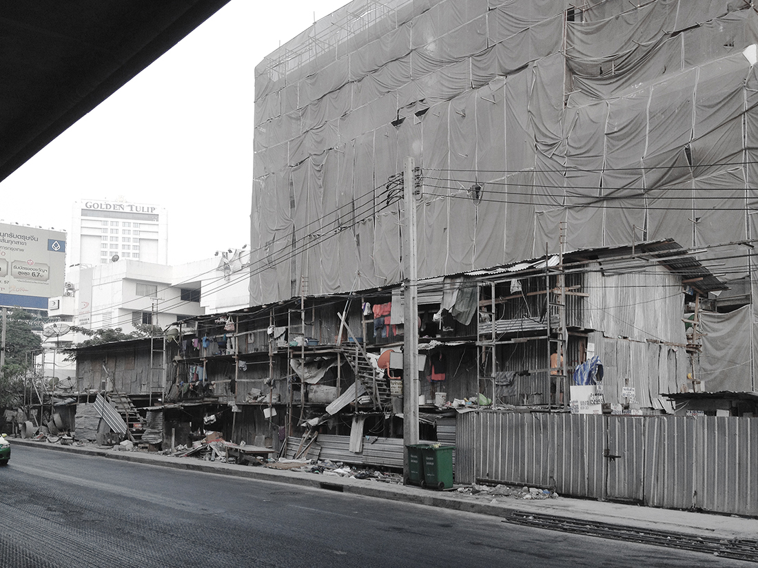 Chat-Architects_Bangkok-Bastards_const-worker-housing_rama-9-condo-site_street-side