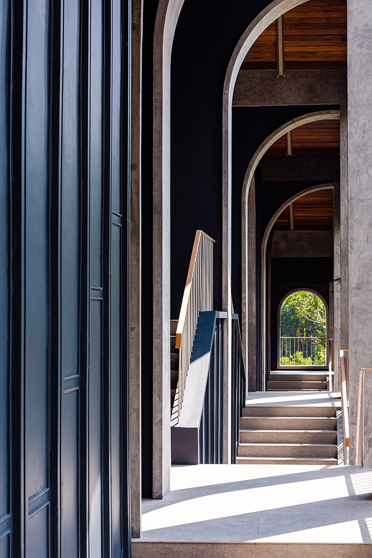 Chat-Architects_HOTEL-LABARIS-corridor_photo-by-Peerapong-Sincharoienek