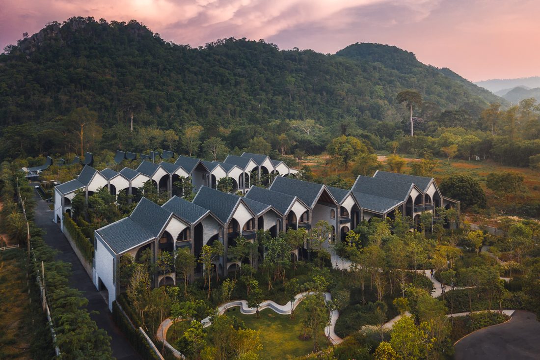 Chat-Architects_Hotel-Labaris__photo-by-Kanisorn-Pringthongfu