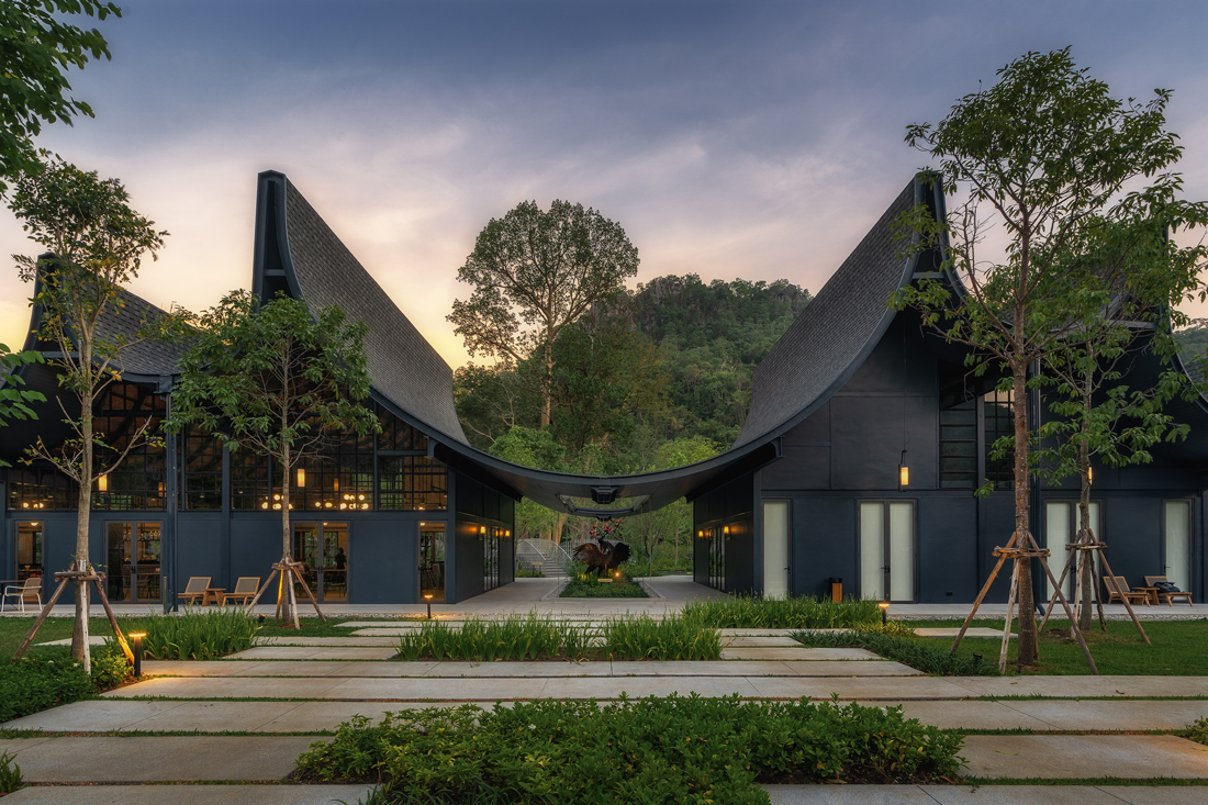 chat-architects_Hotel-Labaris-Great-Hall_photo-by-Kanisorn-Pringthongfu