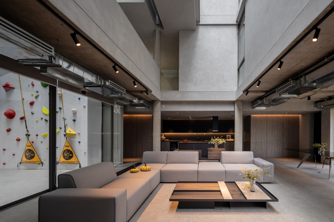 Anonym-Sailom-House-rock-climb-and-brick-perforated-walls-9