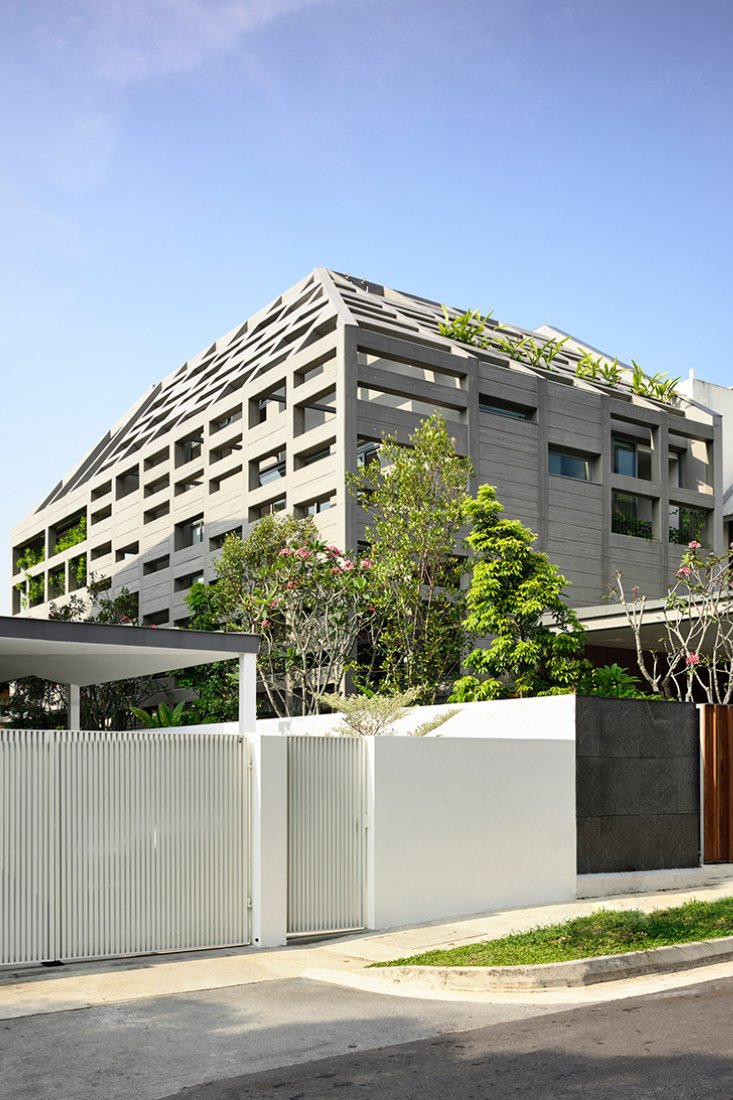 HYLA-Concrete-light-house-street-view