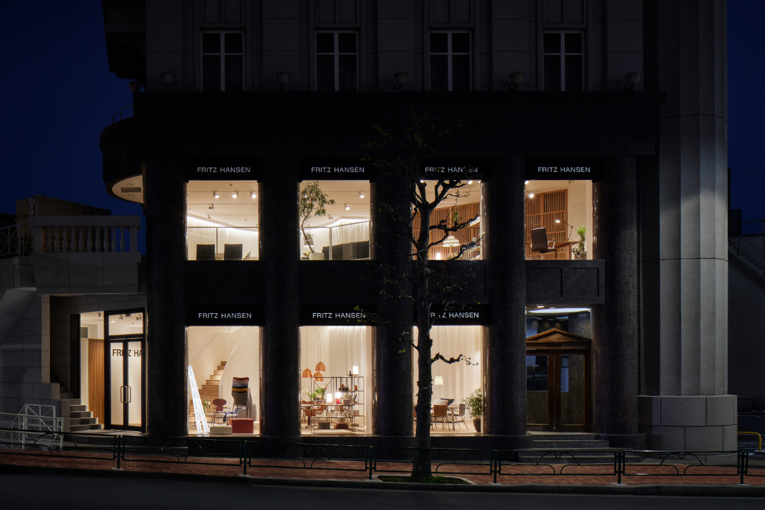 Fritz-Hansen-Tokyo-showroom-in-a-building-designed-by-Kengo-Kuma-9