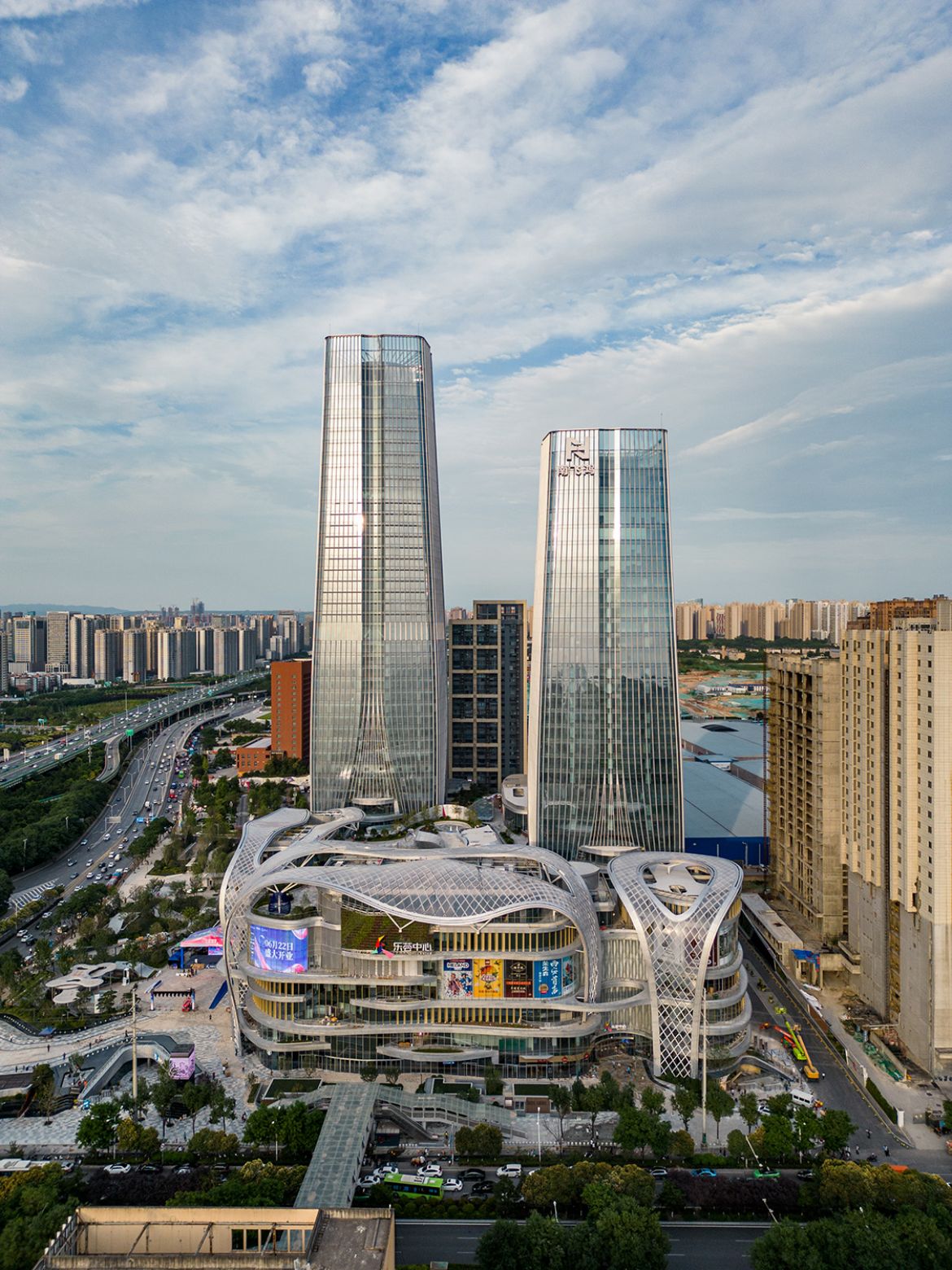 Xi'an Lovi Center by Aedas