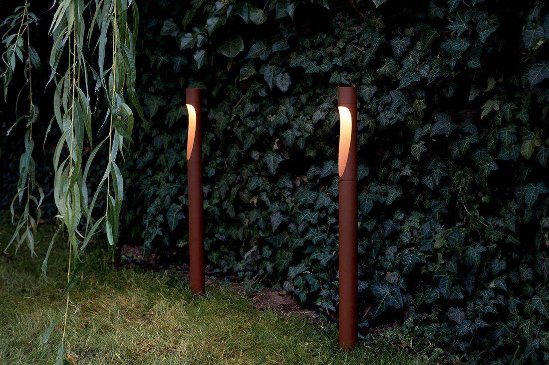 Flindt Garden: Outdoor light by night, organic sculpture by day
