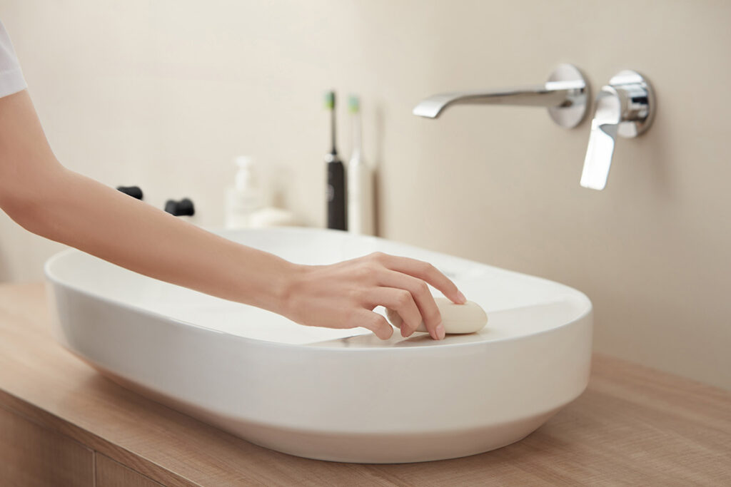 hansgrohe MellowTide washbasin with integrated storage platform