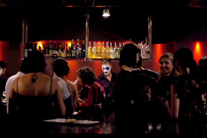 4.-Busy-Bar-Tender
