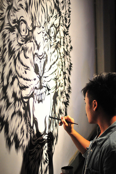 Artists-create-live-artwork-at-the-Tiger-Translate-party