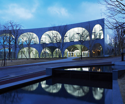 tama art university library night view toyo ito