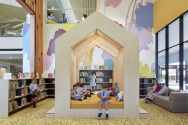 Minimal or maximal? The power of adaptability in education