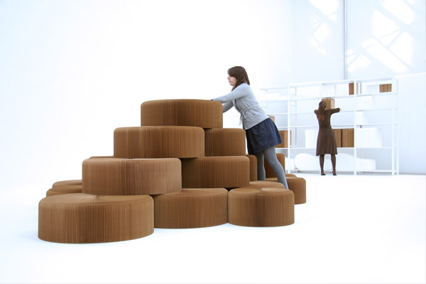 seehosu_dec_adv_softseating_fanning_stool