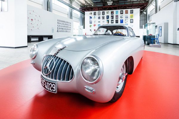 201506_Mercedes_300_SL_Enduring_not_ultimate_form