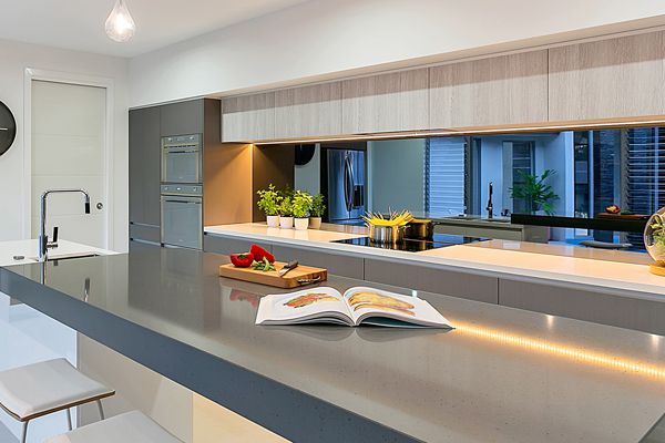18637030_03_megalong4kitchen_001_crop