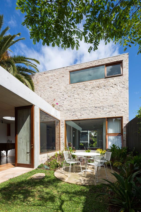 SAF-Tour-Architect's-House---Amelia-Holliday-of-Aileen-Sage-Architects---Courtyard-House---Photography-by-Tom-Ferguson-01