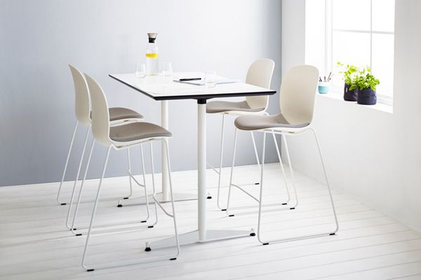 THE NOOR UP CHAIR ELEVATES SOCIAL SETTINGS
