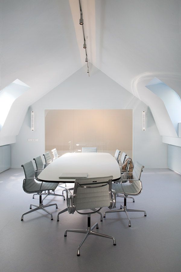 2.-Glass-Gradient-Square-(Etch)-by-Scholten-&-Baijings-for-Skyline-Design_Photography-Inga-Powilleit-(1)