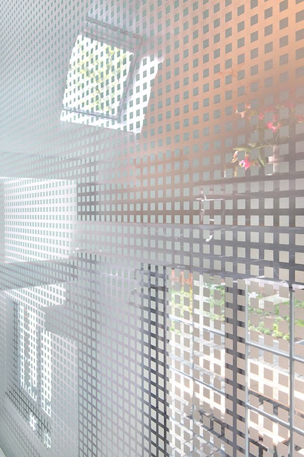 3.-Glass-Gradient-Square-(Etch)-by-Scholten-&-Baijings-for-Skyline-Design_Photography-Inga-Powilleit-(1)