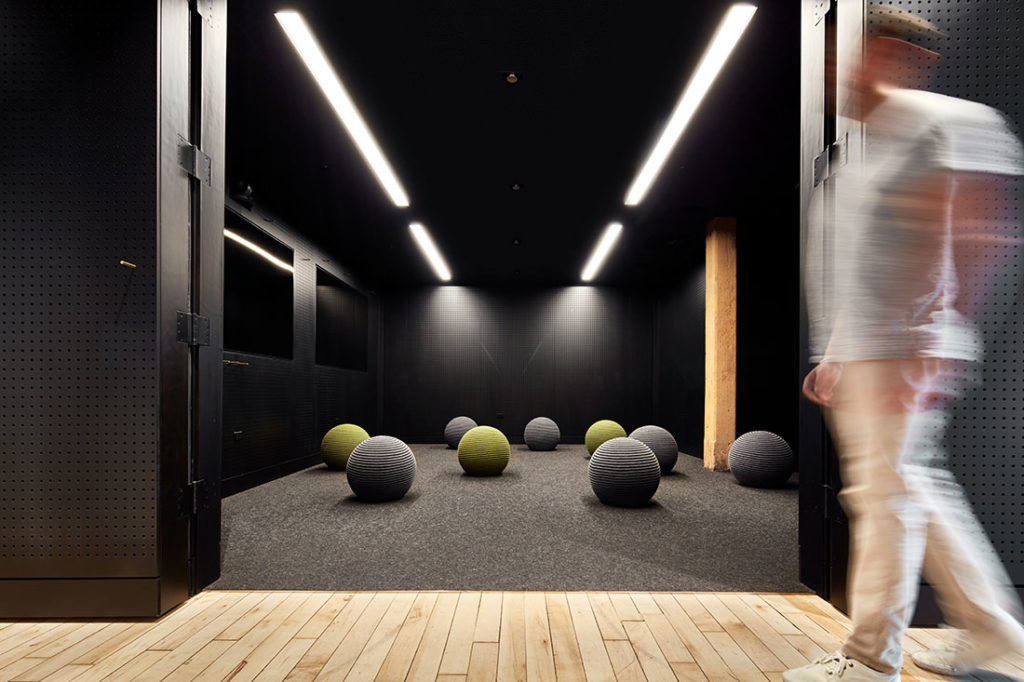 Analogue Tech Is Making A Comback Ansarada Chicago By THOSE Architects 