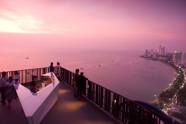 From Horizon to Horizon