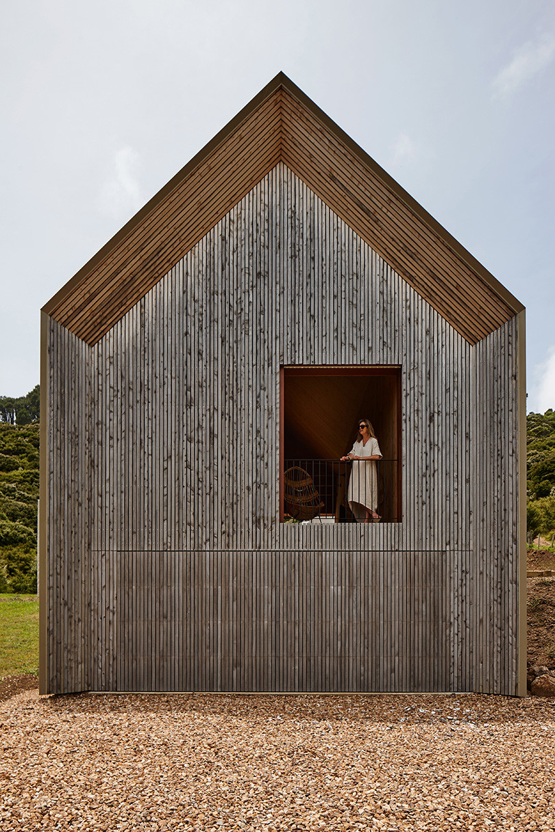 Awaaworaoa Bay house by Cheshire Architects