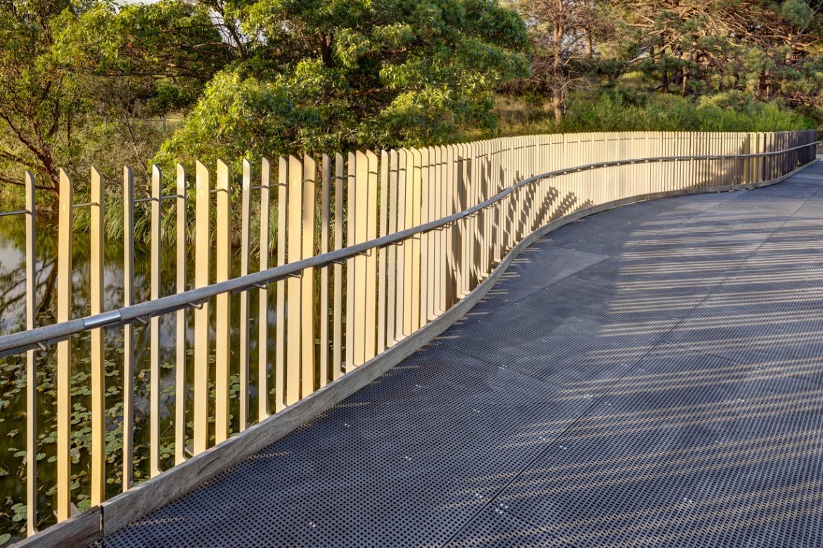 Bara Bridge: The gateway with the swollen belly of an eel