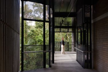 Embedded in the bushland: Elkhorn Building by m3architecture
