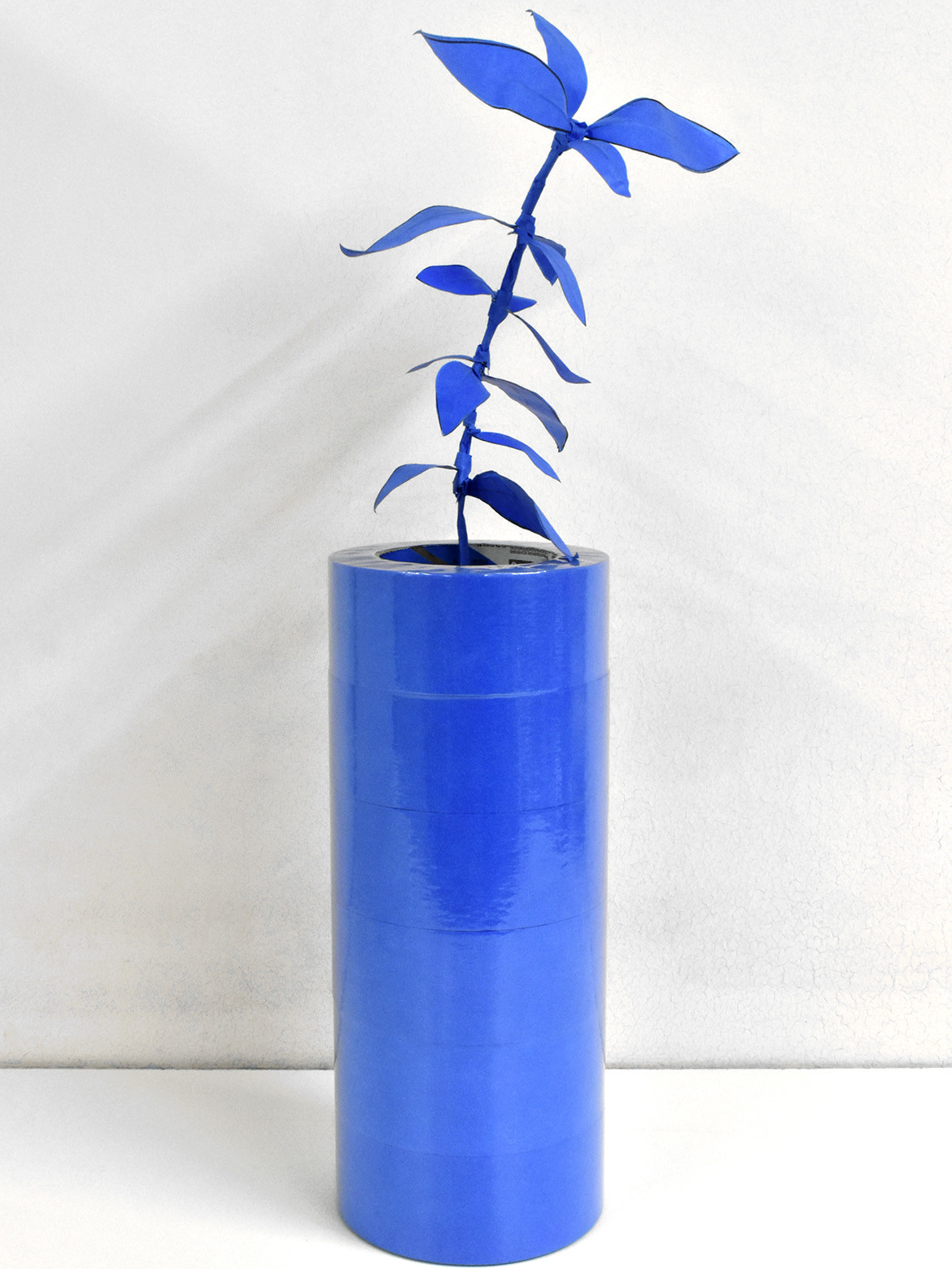 David Kruk’s vase, made from an unopened 6-pack of Scotch blue tape #2090, image courtesy of the artist.