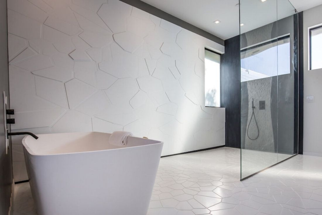 Mario Romano Walls bathroom application