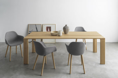 The striking form and comfort of the Pola Round collection