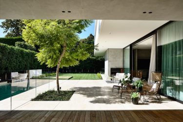 Comfort meets convenience in Kooyong Residence by Workroom